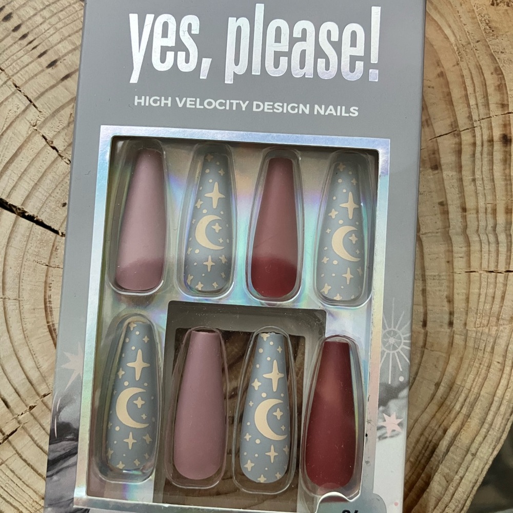 Press on nails